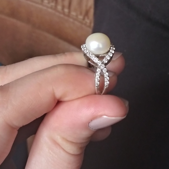 Sterling Silver and Pearl Ring - Picture 1 of 8